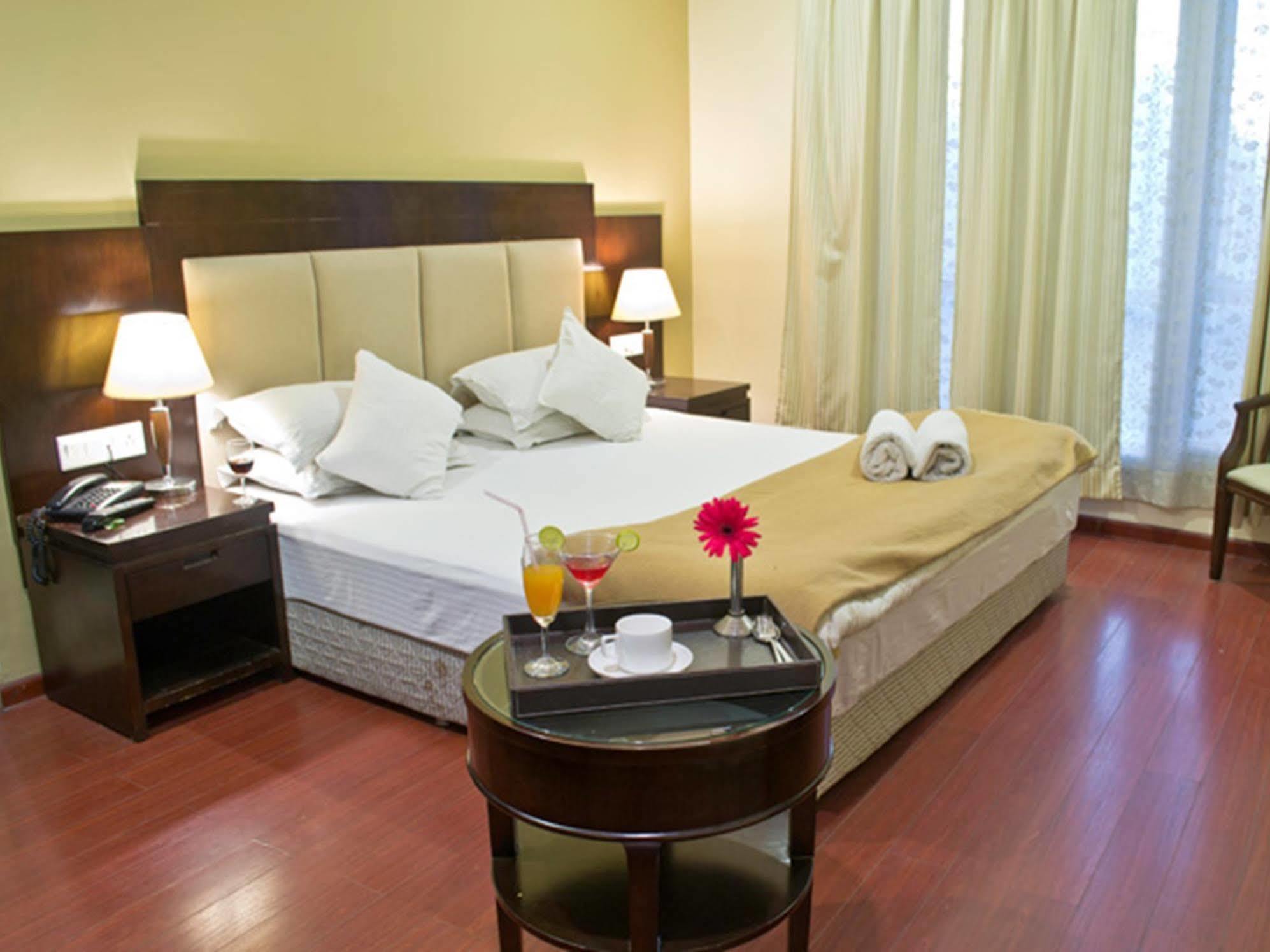 אודייפור Gold Leaf Hotel מראה חיצוני תמונה